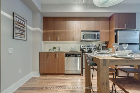 Photo 4 at 809 - 560 Front Street W, Waterfront Communities C1, Toronto