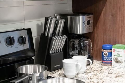 Photo 8 at 809 - 560 Front Street W, Waterfront Communities C1, Toronto