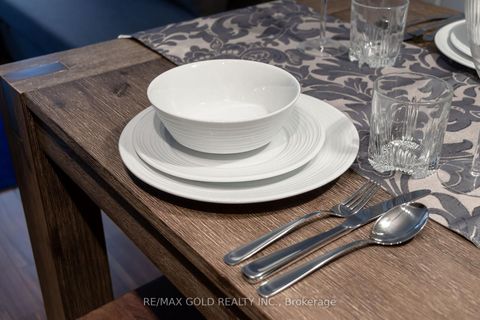 Photo 9 at 809 - 560 Front Street W, Waterfront Communities C1, Toronto