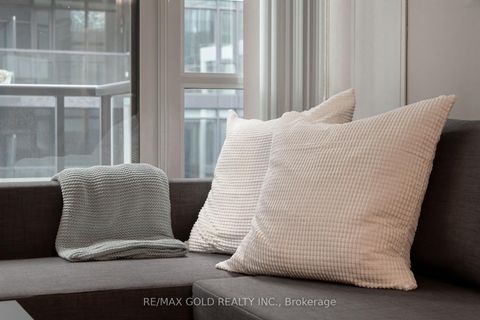 Photo 13 at 809 - 560 Front Street W, Waterfront Communities C1, Toronto