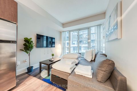 Photo 16 at 809 - 560 Front Street W, Waterfront Communities C1, Toronto