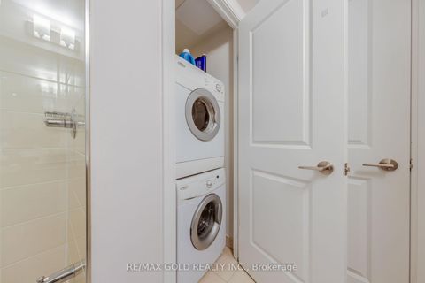 Photo 17 at 809 - 560 Front Street W, Waterfront Communities C1, Toronto