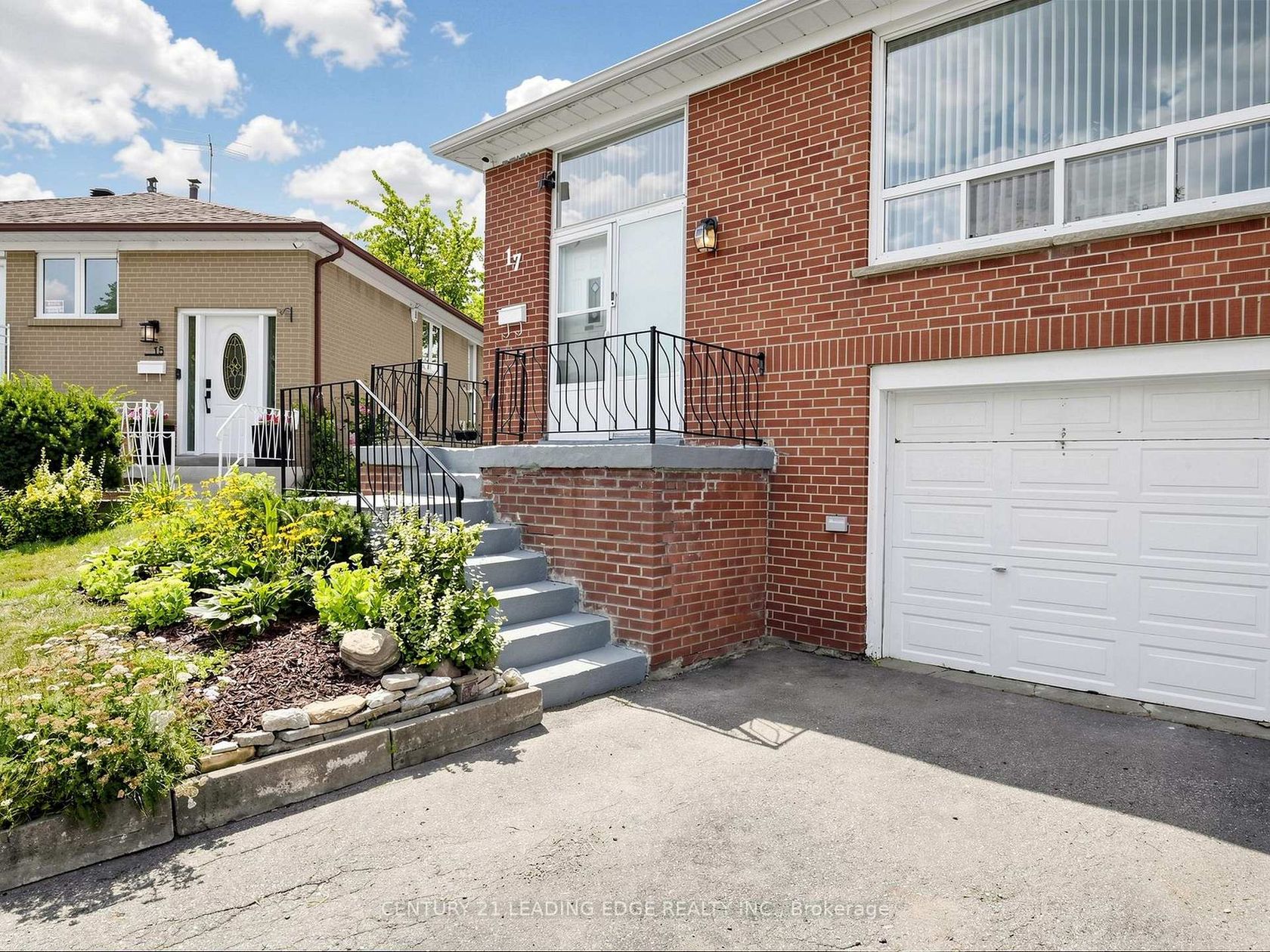 17 Tinton Crescent, Jamestown, Toronto 