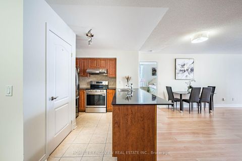 Photo 10 at 807 - 60 Disera Drive, Beverley Glen, Vaughan
