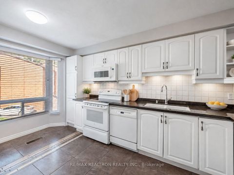 Photo 3 at 43 Wild Gingerway Road, Bathurst Manor, Toronto