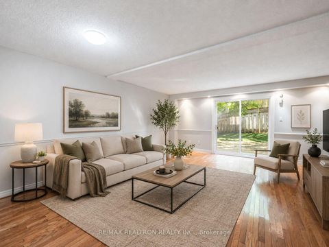 Photo 4 at 43 Wild Gingerway Road, Bathurst Manor, Toronto
