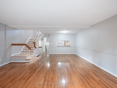 Photo 9 at 43 Wild Gingerway Road, Bathurst Manor, Toronto
