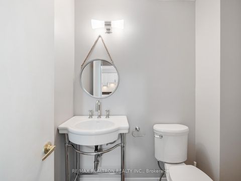 Photo 10 at 43 Wild Gingerway Road, Bathurst Manor, Toronto