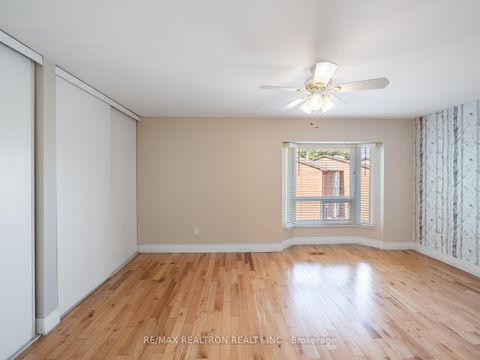 Photo 12 at 43 Wild Gingerway Road, Bathurst Manor, Toronto