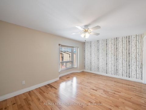 Photo 13 at 43 Wild Gingerway Road, Bathurst Manor, Toronto