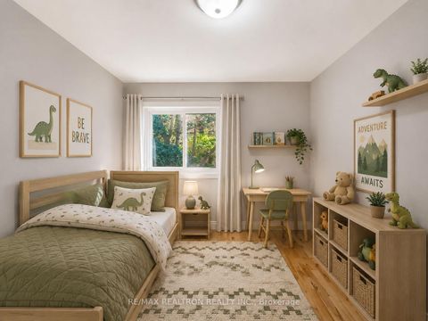 Photo 16 at 43 Wild Gingerway Road, Bathurst Manor, Toronto