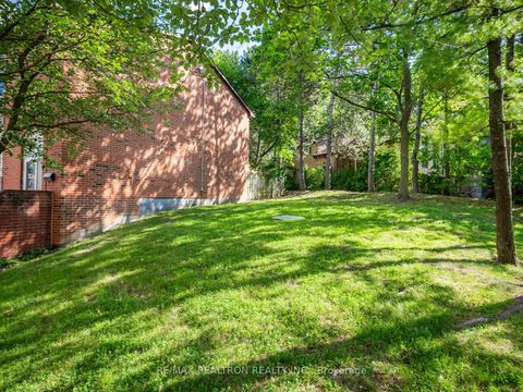 Photo 29 at 43 Wild Gingerway Road, Bathurst Manor, Toronto