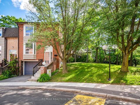 Photo 30 at 43 Wild Gingerway Road, Bathurst Manor, Toronto