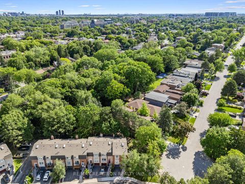 Photo 33 at 43 Wild Gingerway Road, Bathurst Manor, Toronto