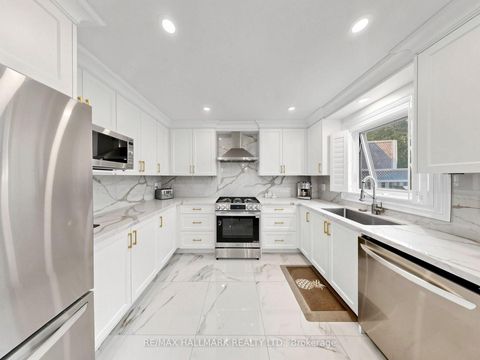 Photo 11 at 58 Marchwood Crescent, Harding, Richmond Hill