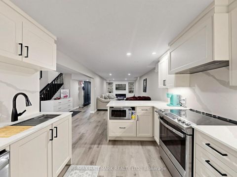 Photo 38 at 58 Marchwood Crescent, Harding, Richmond Hill