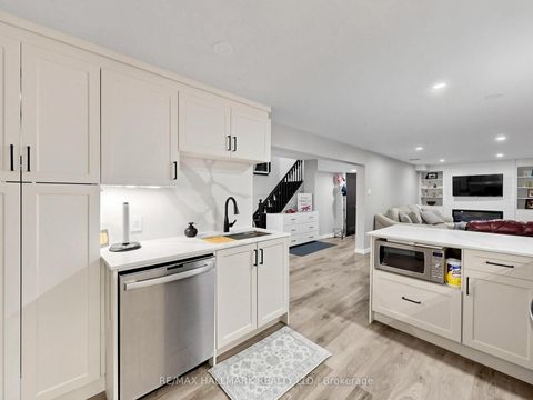 Photo 39 at 58 Marchwood Crescent, Harding, Richmond Hill