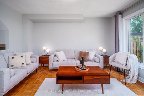 Photo 5 at 44 Wildberry Crescent, Vellore Village, Vaughan