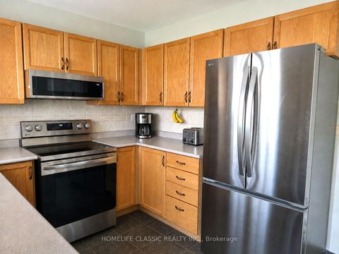 Photo 6 at 44 Wildberry Crescent, Vellore Village, Vaughan