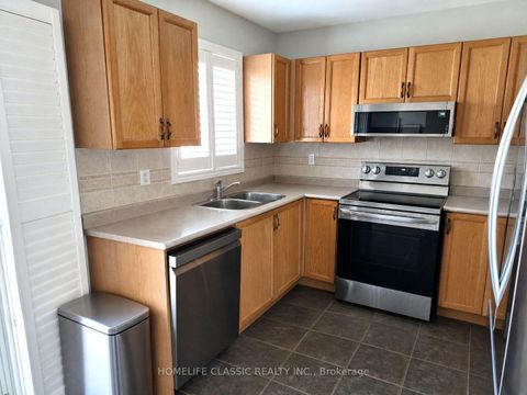 Photo 7 at 44 Wildberry Crescent, Vellore Village, Vaughan