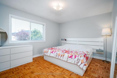 Photo 8 at 44 Wildberry Crescent, Vellore Village, Vaughan