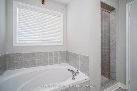 Photo 9 at 44 Wildberry Crescent, Vellore Village, Vaughan