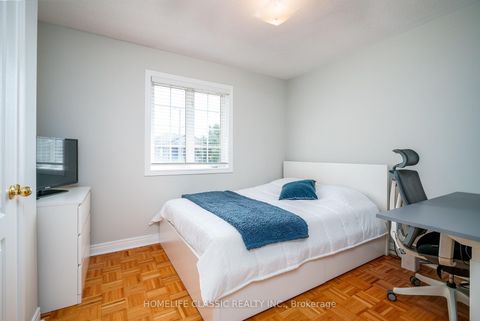 Photo 10 at 44 Wildberry Crescent, Vellore Village, Vaughan