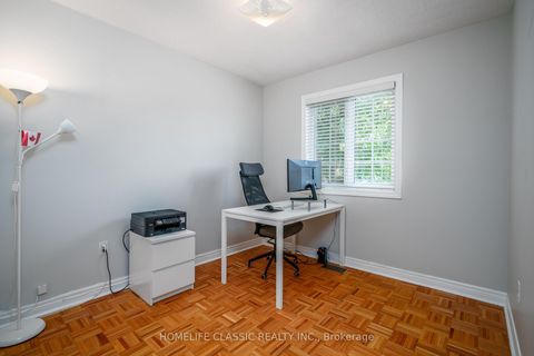 Photo 11 at 44 Wildberry Crescent, Vellore Village, Vaughan