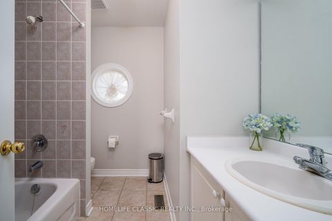 Photo 12 at 44 Wildberry Crescent, Vellore Village, Vaughan