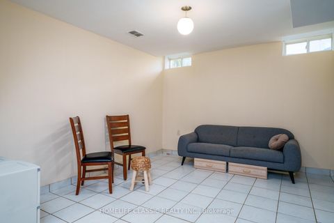 Photo 13 at 44 Wildberry Crescent, Vellore Village, Vaughan