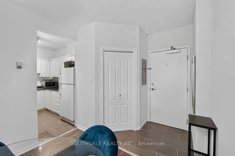 Photo 11 at 1107 - 393 King St. W, Waterfront Communities C1, Toronto