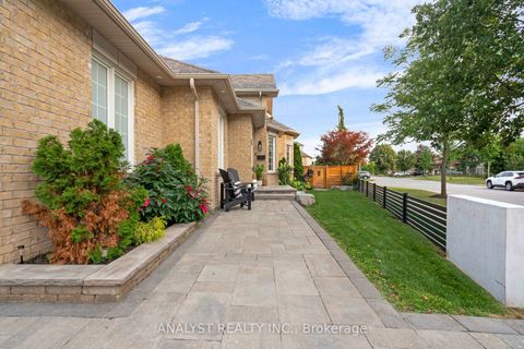 Photo 3 at 88 Brougham Drive, East Woodbridge, Vaughan