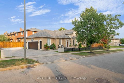 Photo 4 at 88 Brougham Drive, East Woodbridge, Vaughan
