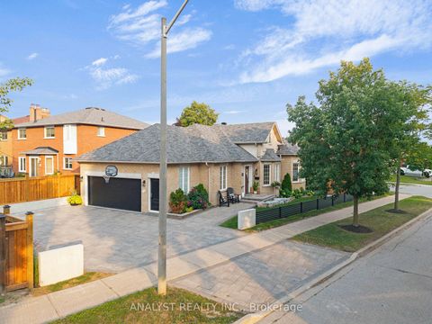 Photo 5 at 88 Brougham Drive, East Woodbridge, Vaughan