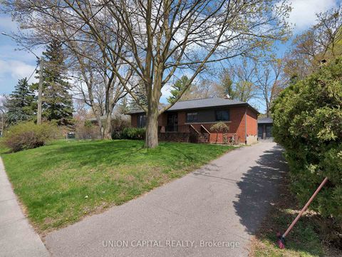 Photo 2 at 111 Libby Boulevard, Mill Pond, Richmond Hill