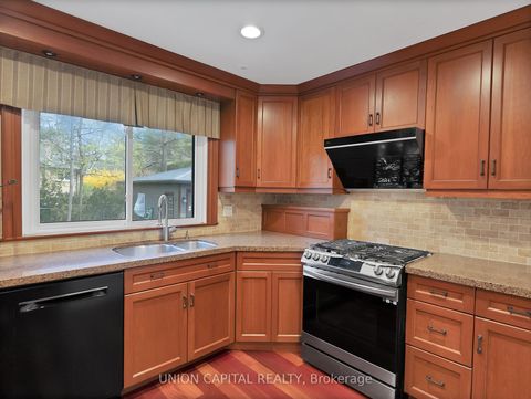 Photo 10 at 111 Libby Boulevard, Mill Pond, Richmond Hill