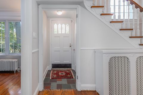 Photo 3 at 223 Riverside Drive, Swansea, Toronto