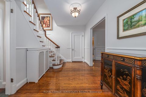 Photo 4 at 223 Riverside Drive, Swansea, Toronto