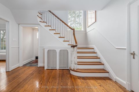 Photo 5 at 223 Riverside Drive, Swansea, Toronto
