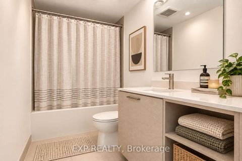 Photo 2 at 811 - 19 Western Battery Road, Niagara, Toronto