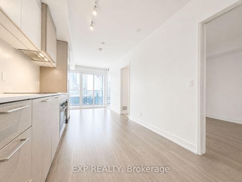 Photo 7 at 811 - 19 Western Battery Road, Niagara, Toronto