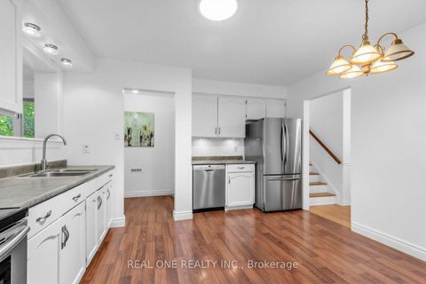 Photo 4 at 10 Devins Drive, Aurora Heights, Aurora