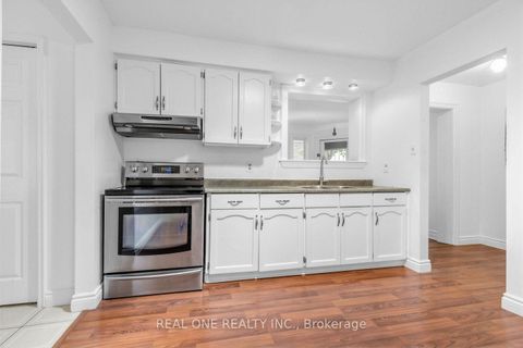 Photo 6 at 10 Devins Drive, Aurora Heights, Aurora