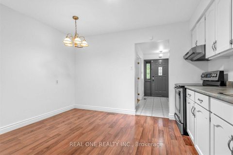 Photo 7 at 10 Devins Drive, Aurora Heights, Aurora