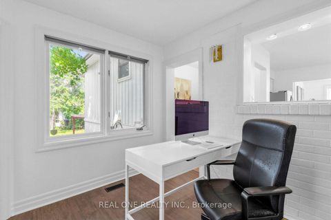 Photo 10 at 10 Devins Drive, Aurora Heights, Aurora