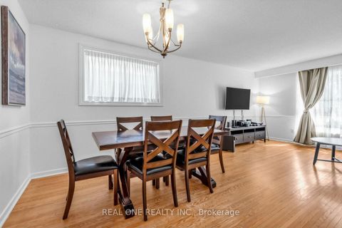 Photo 11 at 10 Devins Drive, Aurora Heights, Aurora