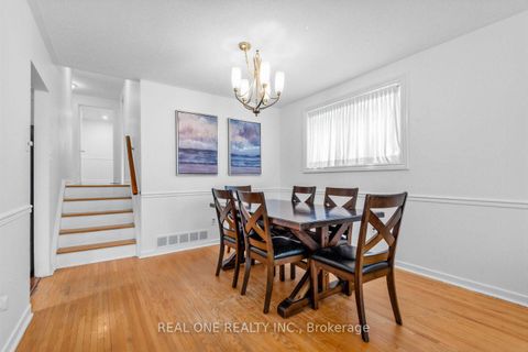 Photo 12 at 10 Devins Drive, Aurora Heights, Aurora