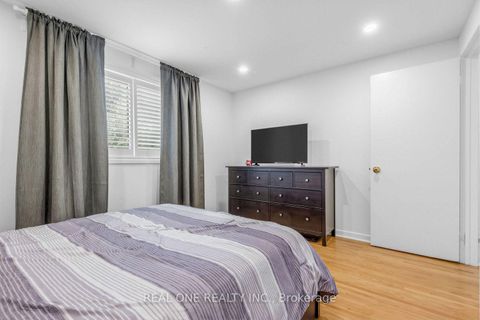 Photo 15 at 10 Devins Drive, Aurora Heights, Aurora