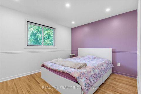 Photo 16 at 10 Devins Drive, Aurora Heights, Aurora