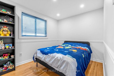 Photo 18 at 10 Devins Drive, Aurora Heights, Aurora